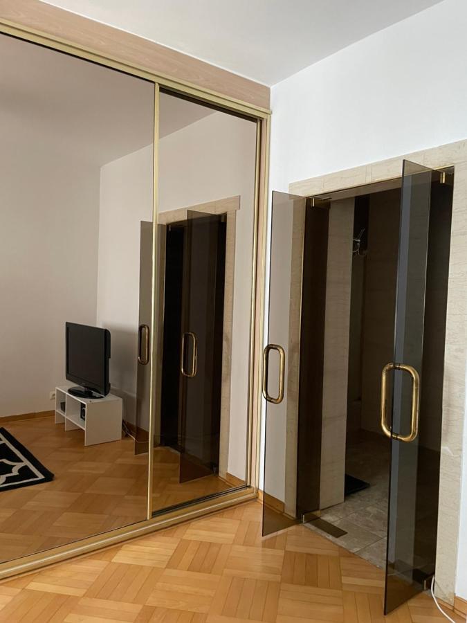 Apartment 11